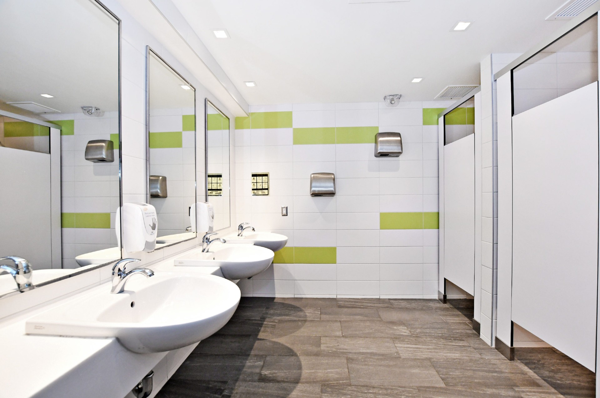Picture of the shared washroom in Vanier building.
